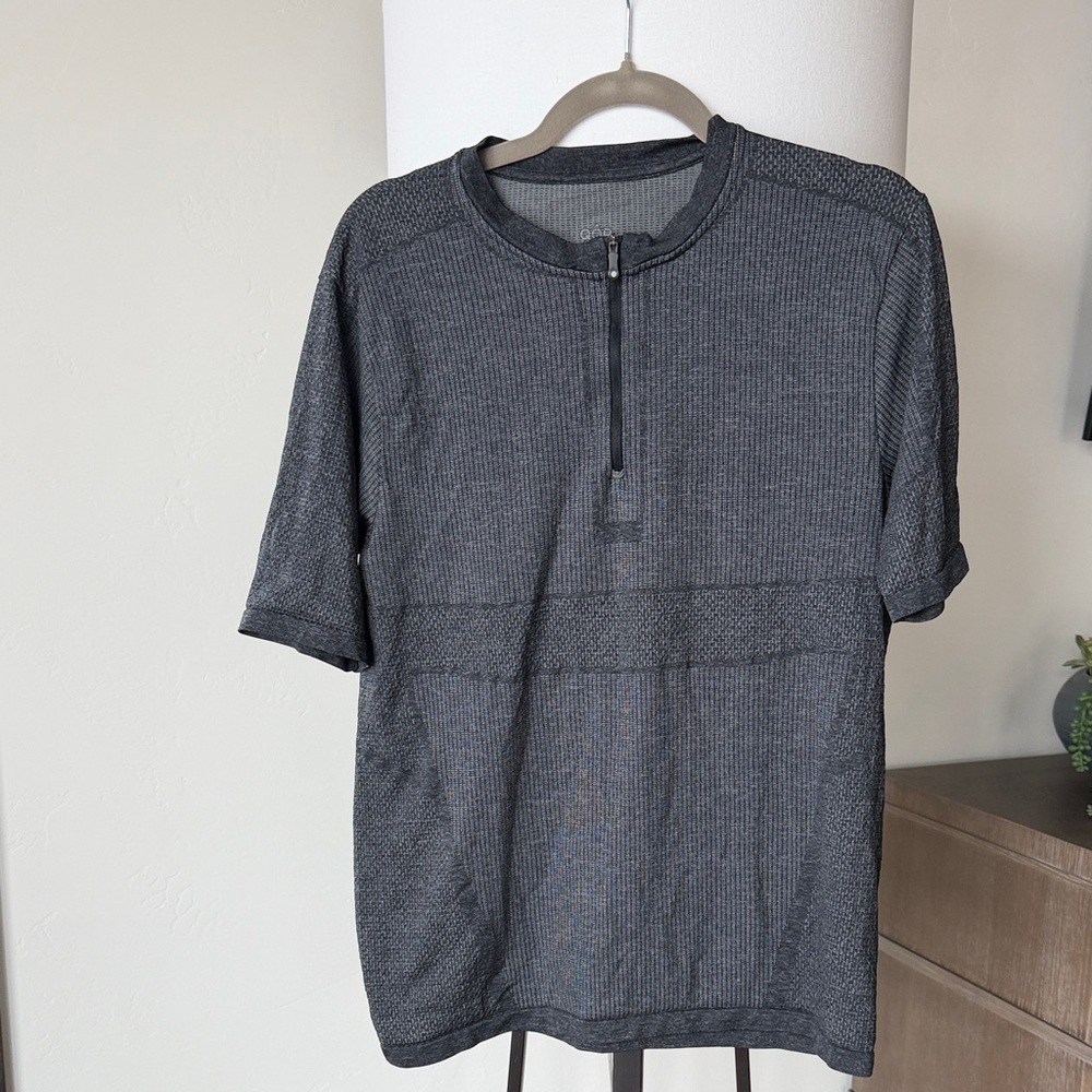 QOR 1/4 zip short sleeved grey performance t-shirt size  XL/XXL